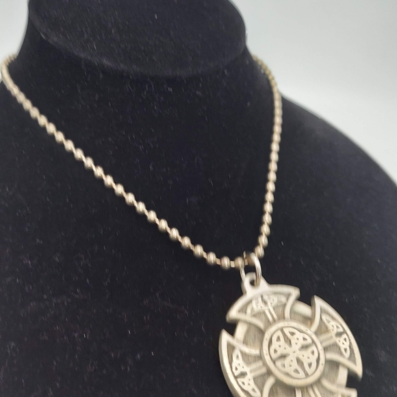 Vintage Fine Pewter Celtic Pendant on Necklace. - Picture 7 of 10